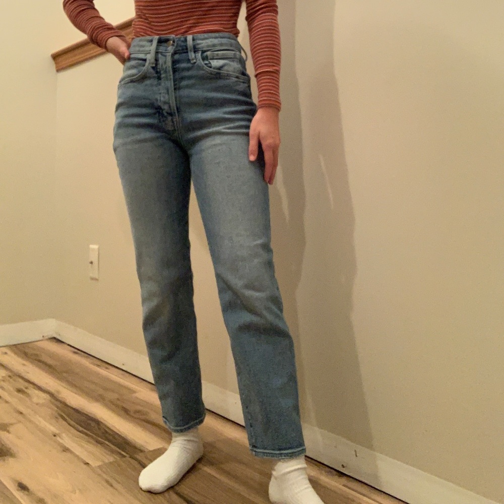 Hollister High Waisted Straight-Legged Jeans